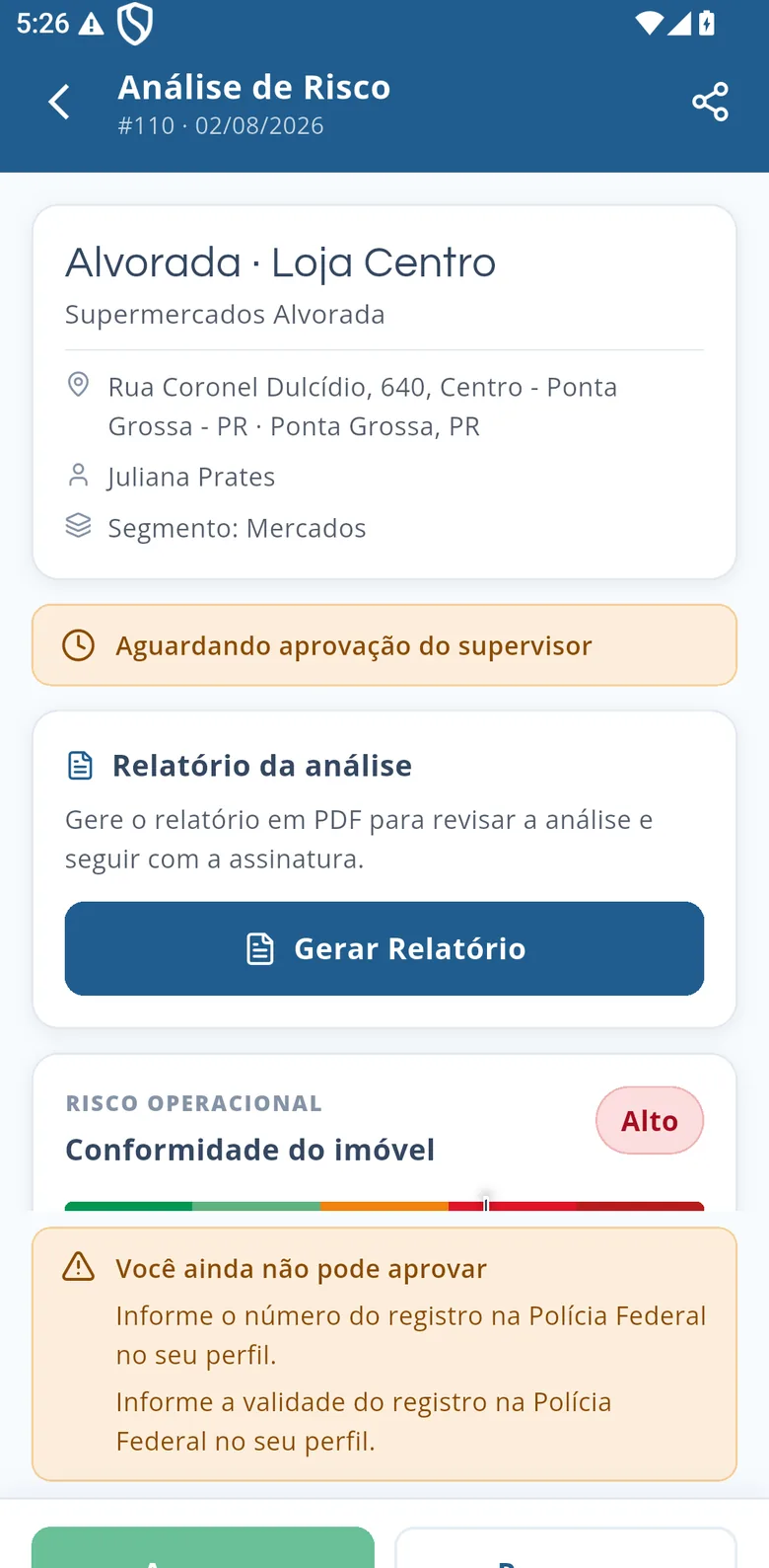 Análise de risco aberta no app, com o imóvel, o responsável, o segmento, o botão de gerar o relatório, o risco operacional classificado como alto e o aviso de que a aprovação depende do registro na Polícia Federal