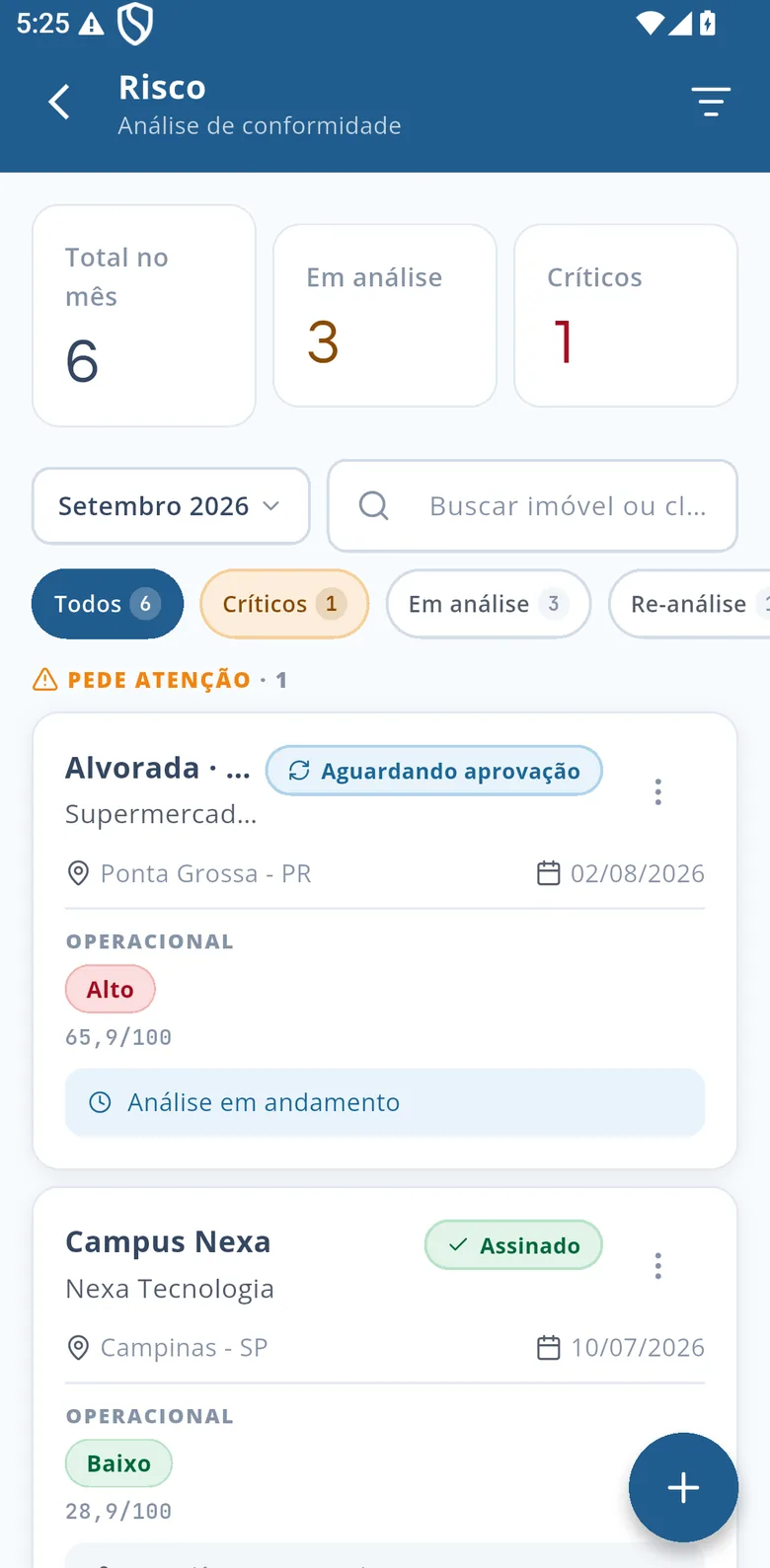 Carteira de análises de risco no app: 6 no mês, 3 em análise e 1 crítica, com filtros por mês e por estado, e as análises listadas com o grau operacional e o estado de aprovação de cada uma